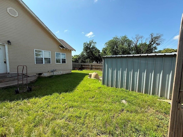 223 N Market St, Cordell, OK 73632 - view of yard featuring an outbuilding