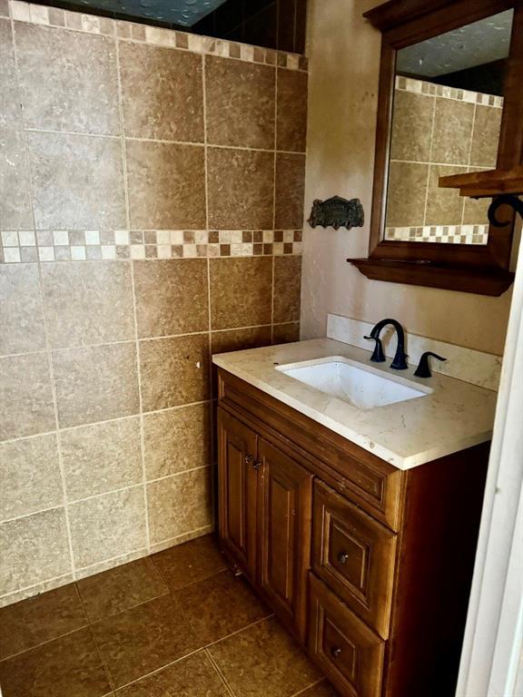 223 N Market St, Cordell, OK 73632 - bathroom featuring vanity and tile walls