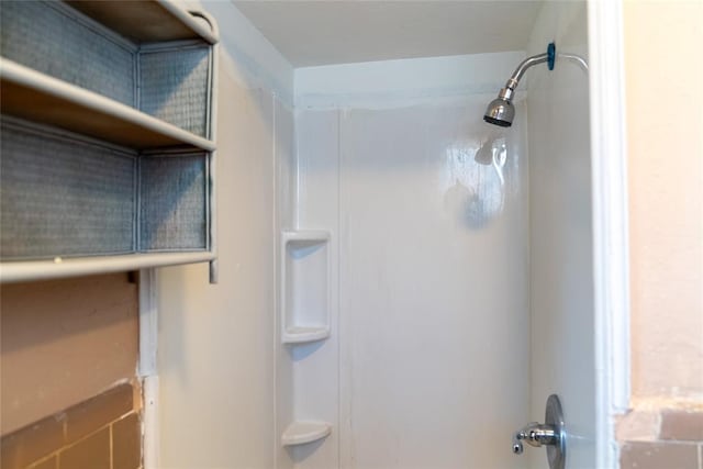 2728 NE 99th St, Oklahoma City, OK 73131 - bathroom with a shower