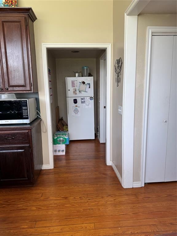342532 E 1020th Rd, Meeker, OK 74855 - hallway featuring light wood finished floors