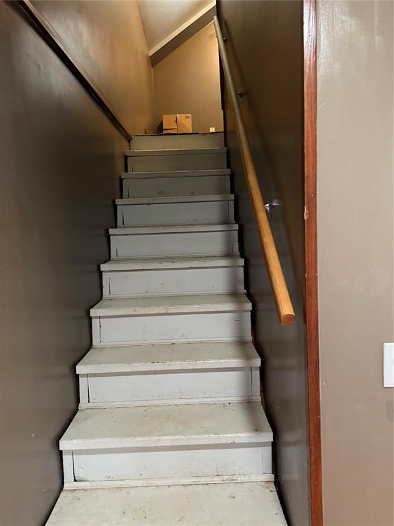 342532 E 1020th Rd, Meeker, OK 74855 - stairway with concrete flooring