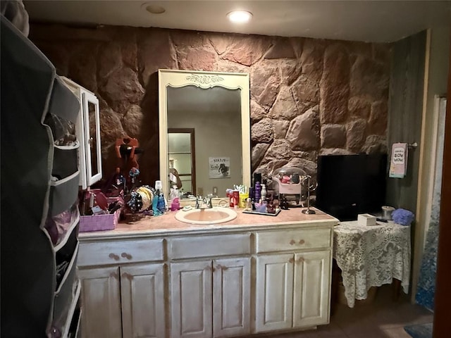 342532 E 1020th Rd, Meeker, OK 74855 - bathroom with vanity and tile patterned flooring