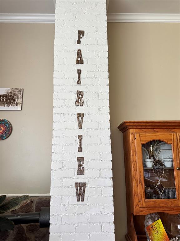 342532 E 1020th Rd, Meeker, OK 74855 - detailed view of ornamental molding and baseboards