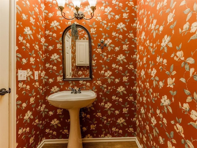 7300 NW 109th St, Oklahoma City, OK 73162 - bathroom with wood finished floors and a chandelier