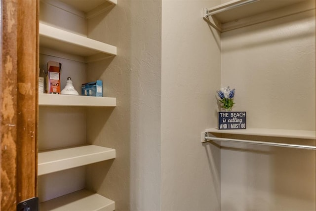 3000 Hampshire Ln, Oklahoma City, OK 73179 - view of spacious closet