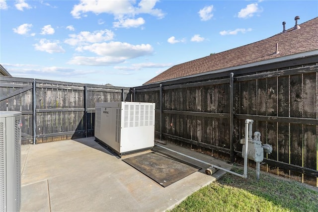 3008 Fairway Dr, Weatherford, OK 73096 - fenced backyard with a patio area