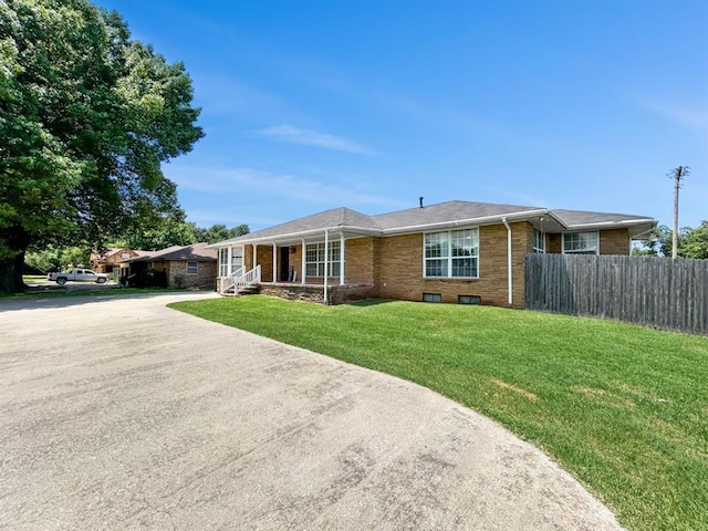 521 E Broadway St, Lexington, OK 73051 - single story home with covered porch and brick siding