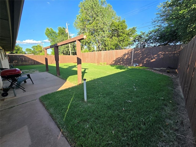 5712 Lawson Ln, Oklahoma City, OK 73132 - fenced backyard with a patio
