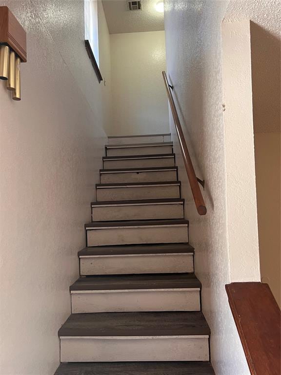 8300 NW 10th St Unit 140, Oklahoma City, OK 73127 - stairway featuring a textured wall