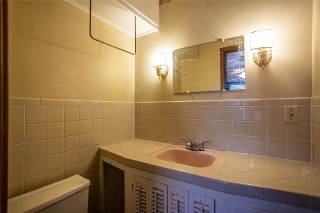 423 N Missouri St, Weatherford, OK 73669 - half bath featuring toilet and vanity