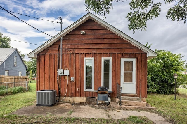 423 N Missouri St, Weatherford, OK 73669 - view of outdoor structure featuring entry steps