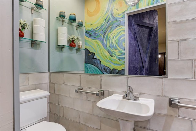 4225 Red Bud Pl, Edmond, OK 73013 - bathroom with toilet and tile walls