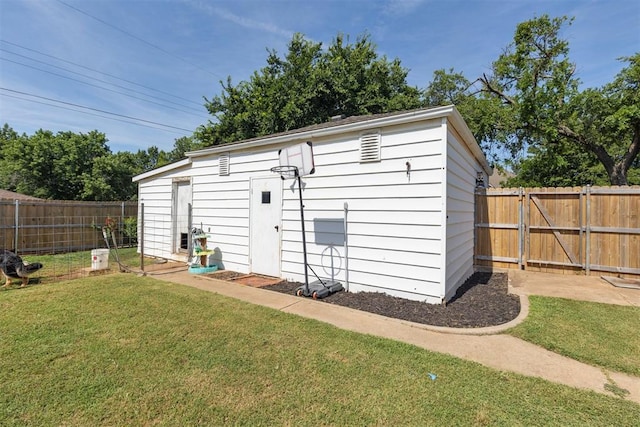 1623 W Washington Ave, Guthrie, OK 73044 - view of outbuilding featuring a fenced backyard and a gate