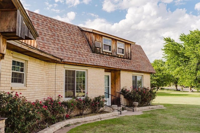 503 N Sheb Wooley Ave, Erick, OK 73645 - view of front of property with a front lawn and a shingled roof