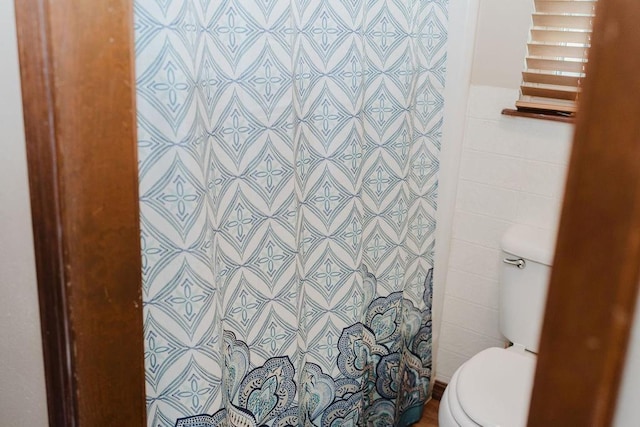 503 N Sheb Wooley Ave, Erick, OK 73645 - bathroom featuring tile walls and a shower with curtain
