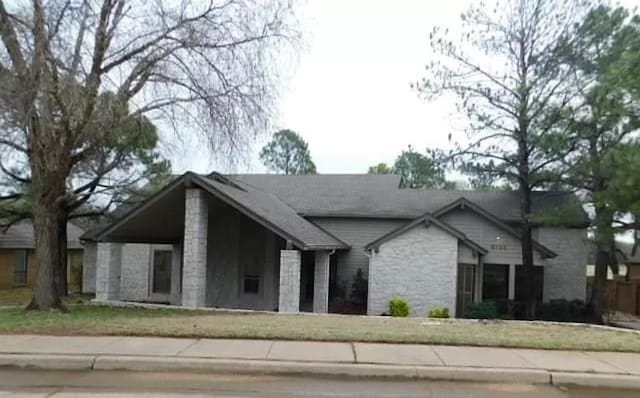5720 Irvine Dr, Edmond, OK 73025 - view of front of property featuring stone siding and a front yard