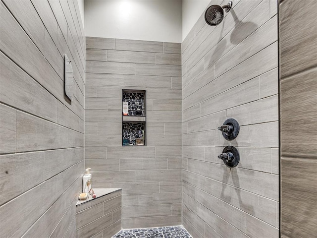 4000 Timber Creek Way, Moore, OK 73165 - bathroom featuring a tile shower