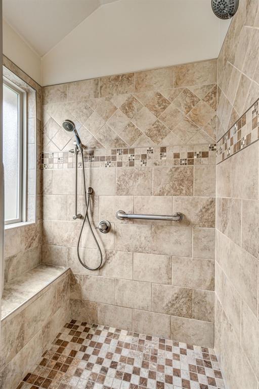 10808 Cheshire Ct, Yukon, OK 73099 - bathroom with vaulted ceiling and tiled shower