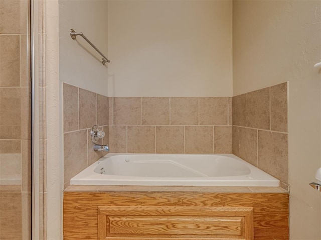 4513 SE 79th Ter, Oklahoma City, OK 73135 - full bath featuring a garden tub