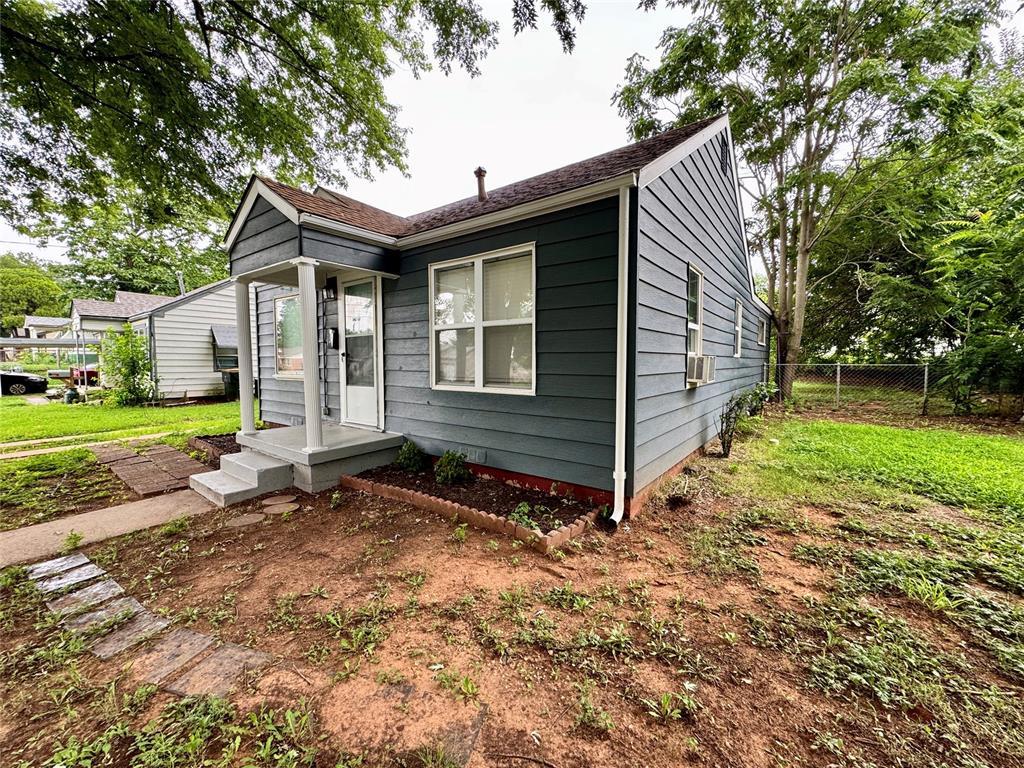 515 W Georgia Ave, Chickasha, OK 73018 - photo 1