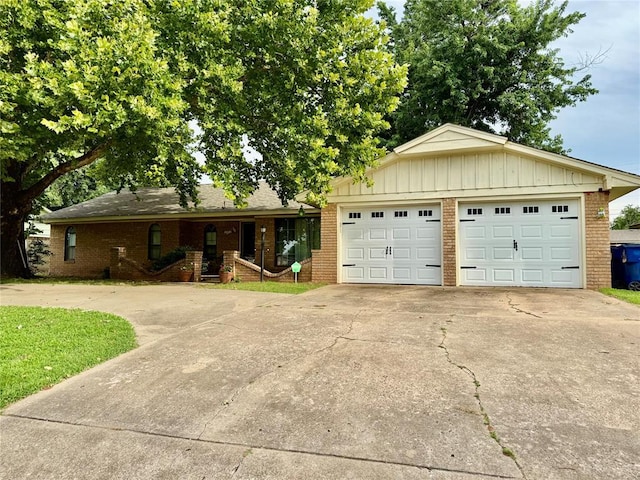 205 Meadowdale Dr, Chickasha, OK 73018 - photo 1