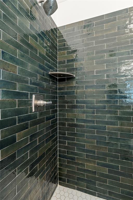 15921 Bison Dr, Moore, OK 73170 - full bathroom featuring tiled shower