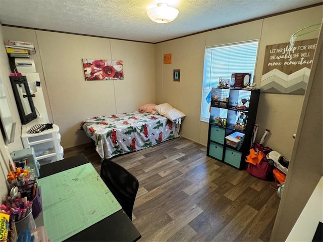 330633 E 875th Rd, Wellston, OK 74881 - bedroom featuring wood finished floors and a textured ceiling