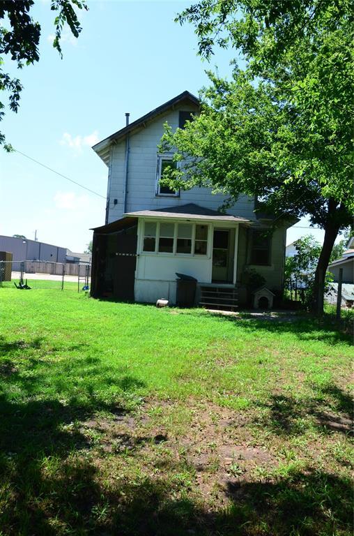 120 S Chickasaw Ave, Bartlesville, OK 74003 - back of house with entry steps