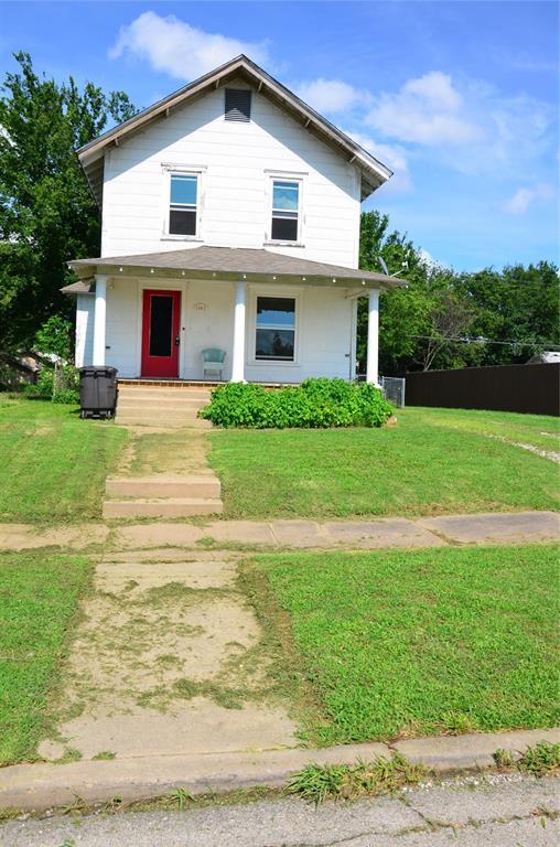 120 S Chickasaw Ave, Bartlesville, OK 74003 - american foursquare style home featuring covered porch