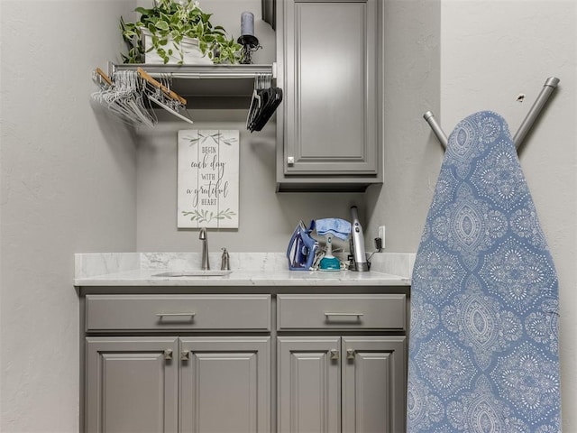 13308 NW 6th St, Yukon, OK 73099 - laundry area with a sink and a textured wall