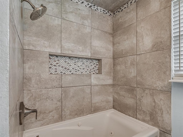 720 NW 49th St, Oklahoma City, OK 73118 - full bath featuring a combined bath / shower with jetted tub