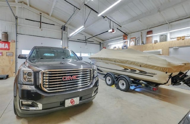 13902 Valley View Rd, Shawnee, OK 74804 - garage featuring a garage door opener