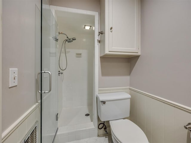 6432 Brandywine Ln, Oklahoma City, OK 73116 - full bath featuring a shower stall and a wainscoted wall