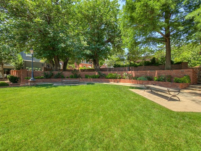 6432 Brandywine Ln, Oklahoma City, OK 73116 - view of yard