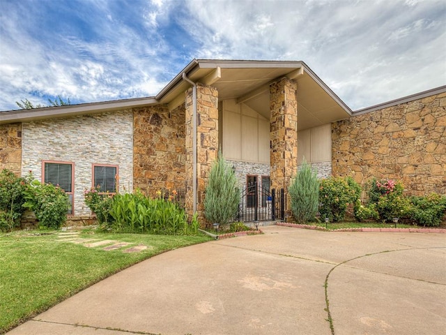 6317 Hyde Park Dr, Oklahoma City, OK 73162 - photo 2