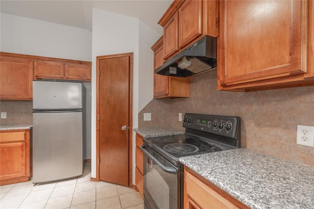 2412 NW 164th Ter, Edmond, OK 73013 - kitchen featuring electric range, freestanding refrigerator, under cabinet range hood, and backsplash