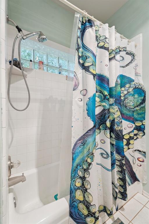 14601 Billy Dr, Edmond, OK 73034 - full bathroom featuring shower / tub combo