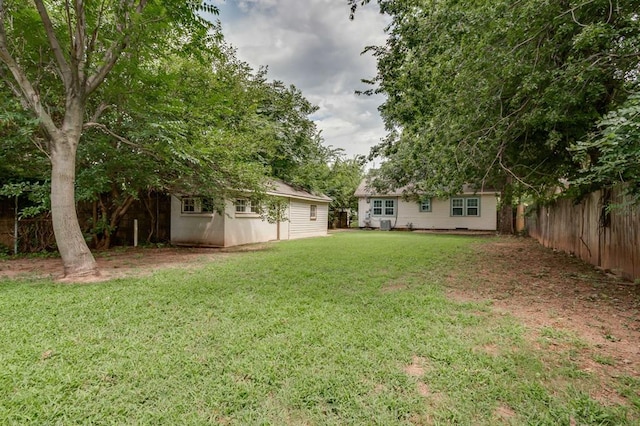 2524 NW 15th St, Oklahoma City, OK 73107 - view of yard featuring an outbuilding