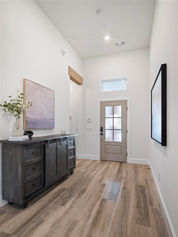 408 Nantucket Blvd, Norman, OK 73071 - entrance foyer featuring light wood-style flooring and baseboards