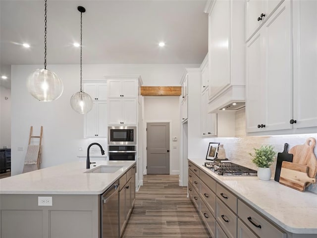 408 Nantucket Blvd, Norman, OK 73071 - kitchen featuring stainless steel appliances, a kitchen island with sink, backsplash, wood finished floors, and recessed lighting