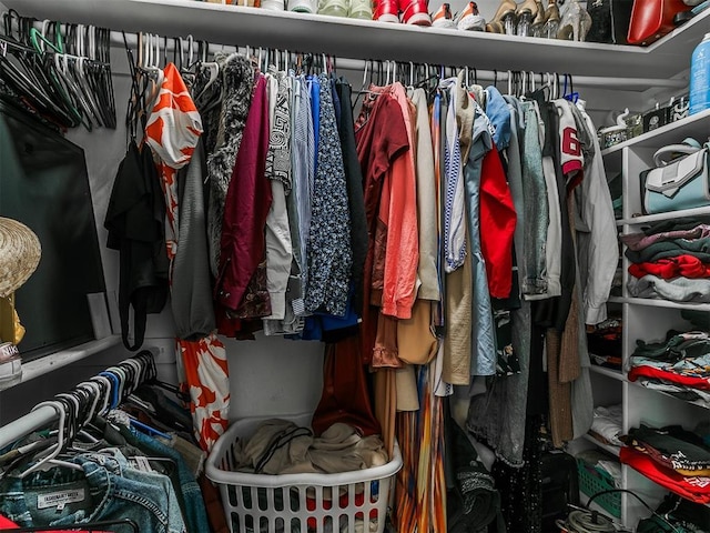 2016 Hardin Dr, Oklahoma City, OK 73111 - view of walk in closet
