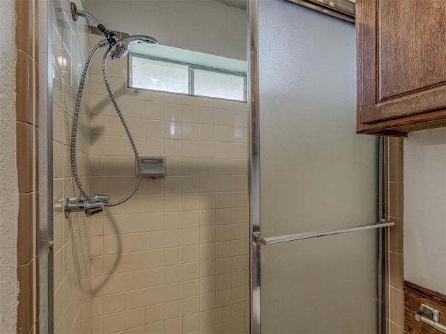 10428 Fairfax Ln, Yukon, OK 73099 - full bath featuring a tile shower