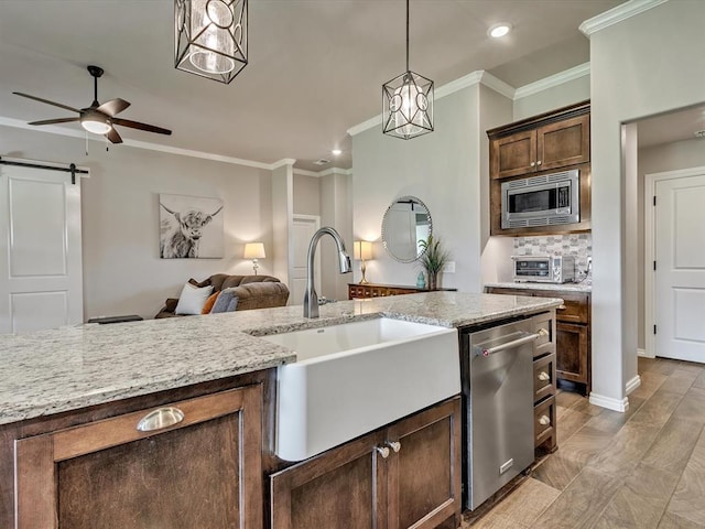 18716 Lazy Grove Dr, Edmond, OK 73012 - kitchen with stainless steel appliances, open floor plan, crown molding, pendant lighting, and ceiling fan