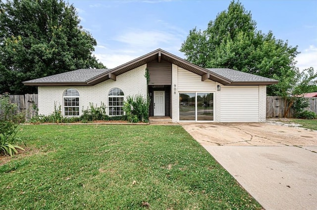 908 NW 12th St, Moore, OK 73160 - mid-century modern home featuring brick siding and driveway