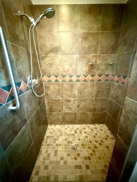 2608 SW 93rd, Oklahoma City, OK 73159 - full bathroom featuring a tile shower
