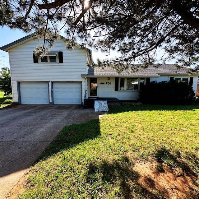 701 S 18th St, Clinton, OK 73601 - view of front of home featuring a garage, concrete driveway, and a front yard