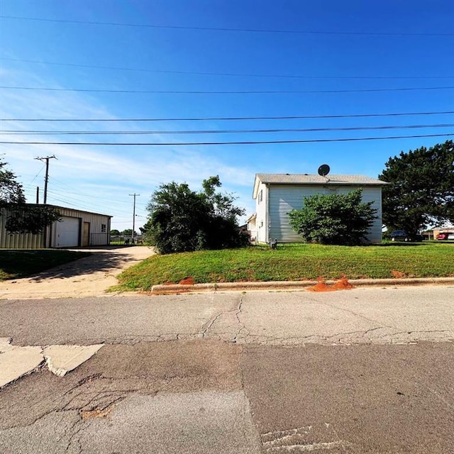701 S 18th St, Clinton, OK 73601 - view of asphalt road with curbs