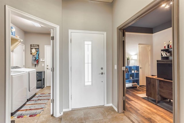 17425 White Hawk Dr, Edmond, OK 73012 - foyer featuring independent washer and dryer and baseboards