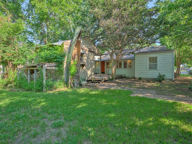 500 Dakota St, Norman, OK 73069 - back of house with a lawn
