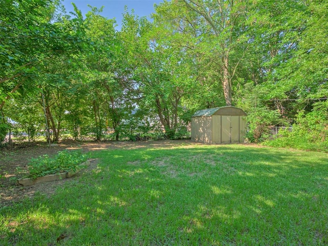 500 Dakota St, Norman, OK 73069 - view of yard with a storage shed